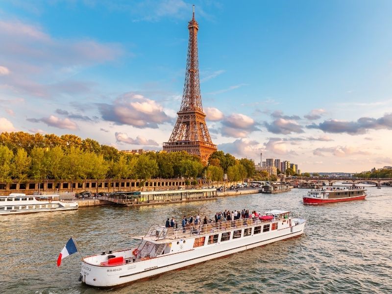 Tempat Wisata Paling Populer Oleh Wisatawan Di Paris