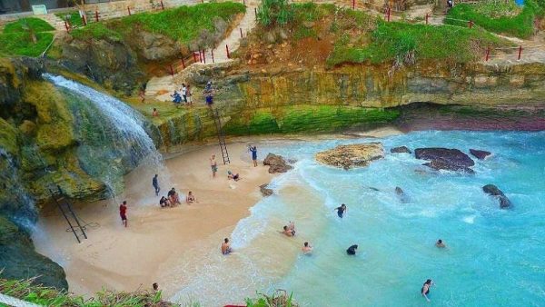 Wisata Pantai di Jawa Timur Terbaik yang Wajib Dikunjungi